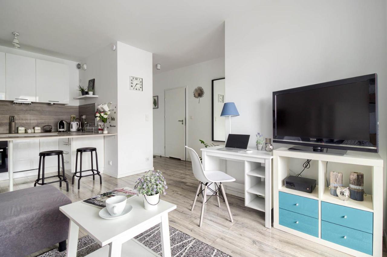 M&R Apartament Airport&Business Premium Komputerowa - Underground Garage - Free Wifi - Netflix - Self Check-In - 5 Min From Chopin Airport Varşova Dış mekan fotoğraf