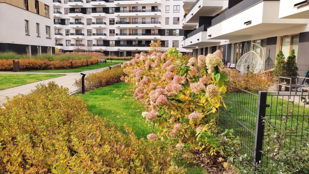M&R Apartament Airport&Business Premium Komputerowa - Underground Garage - Free Wifi - Netflix - Self Check-In - 5 Min From Chopin Airport Varşova Dış mekan fotoğraf