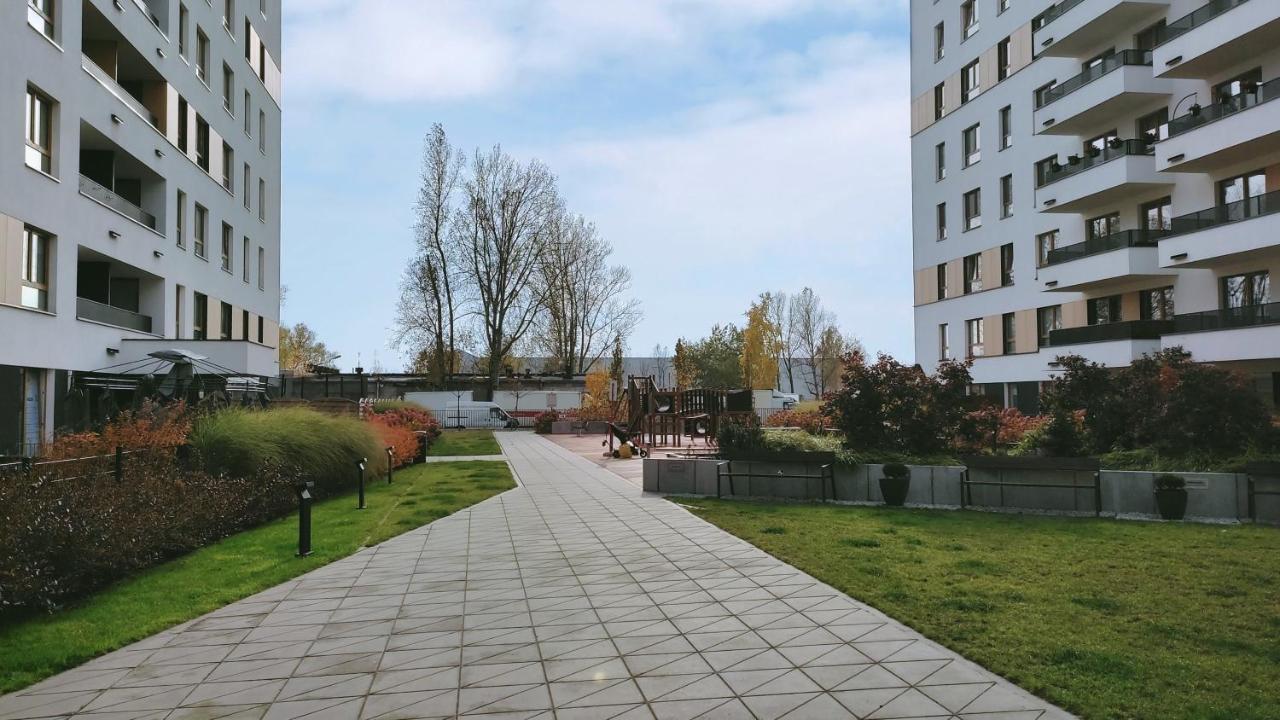 M&R Apartament Airport&Business Premium Komputerowa - Underground Garage - Free Wifi - Netflix - Self Check-In - 5 Min From Chopin Airport Varşova Dış mekan fotoğraf
