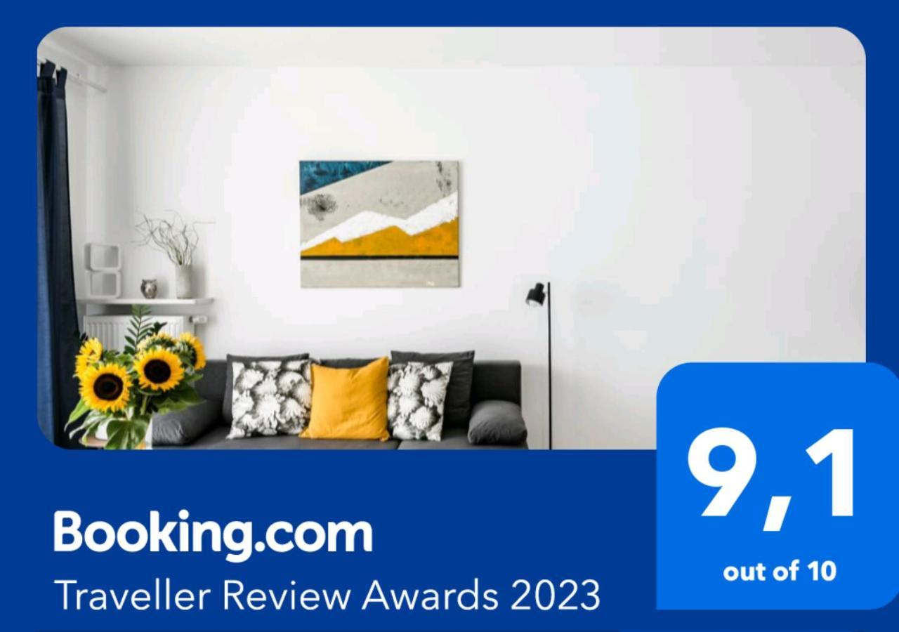 M&R Apartament Airport&Business Premium Komputerowa - Underground Garage - Free Wifi - Netflix - Self Check-In - 5 Min From Chopin Airport Varşova Dış mekan fotoğraf