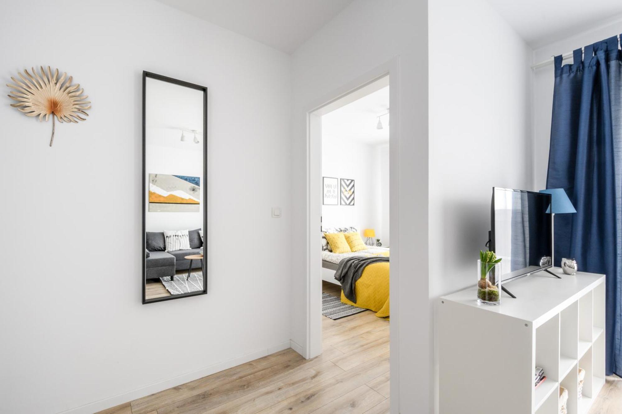 M&R Apartament Airport&Business Premium Komputerowa - Underground Garage - Free Wifi - Netflix - Self Check-In - 5 Min From Chopin Airport Varşova Dış mekan fotoğraf