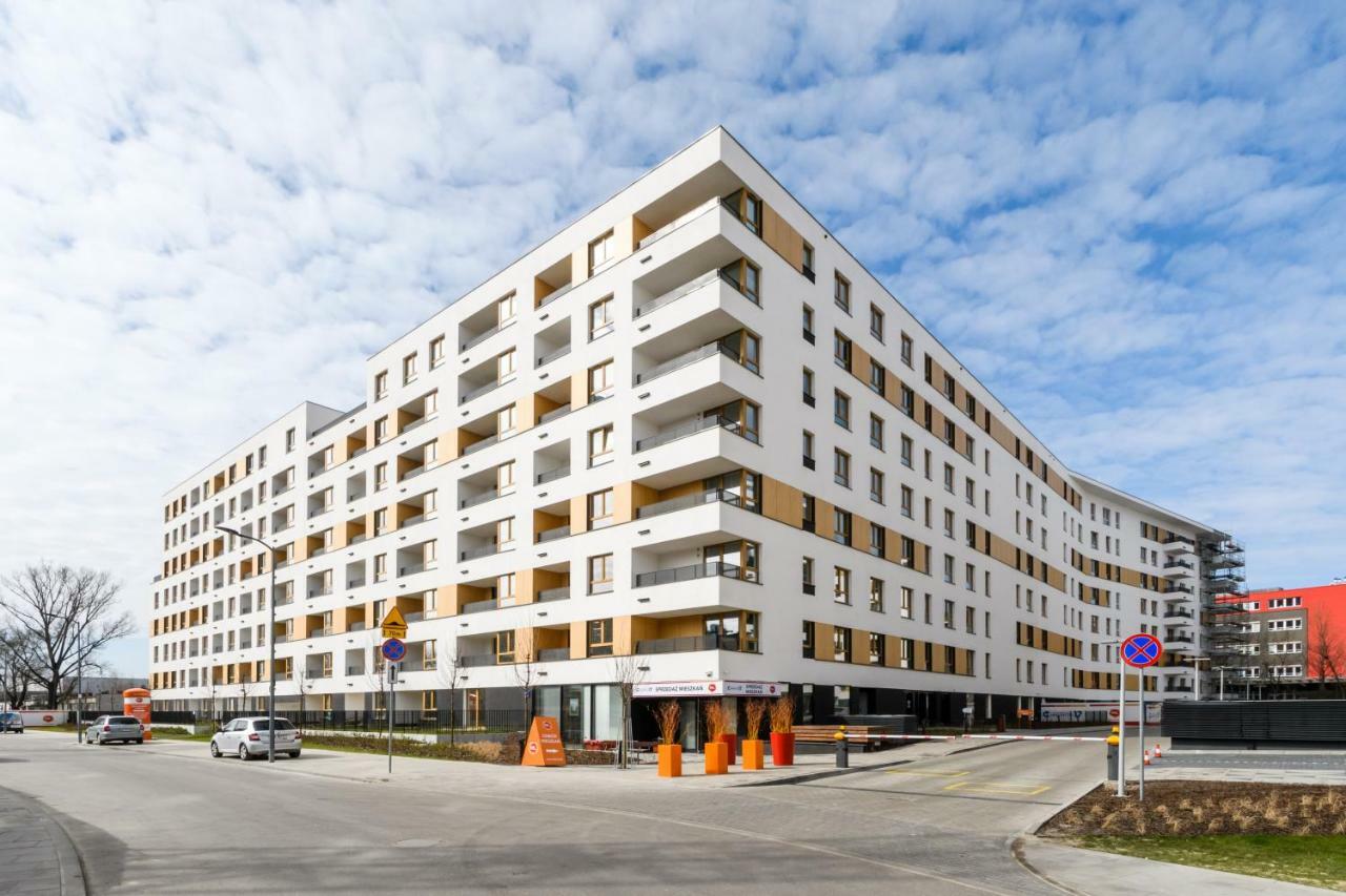 M&R Apartament Airport&Business Premium Komputerowa - Underground Garage - Free Wifi - Netflix - Self Check-In - 5 Min From Chopin Airport Varşova Dış mekan fotoğraf