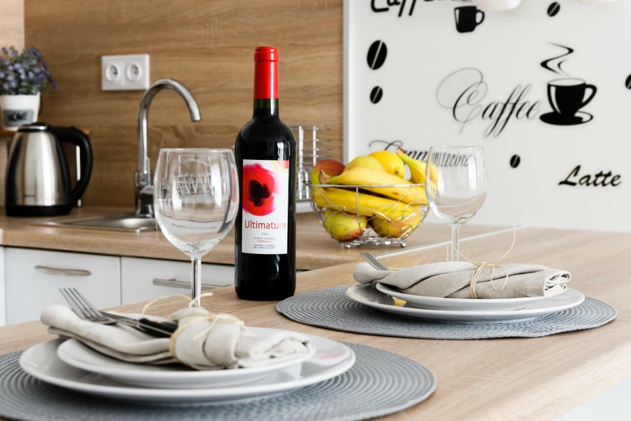 M&R Apartament Airport&Business Premium Komputerowa - Underground Garage - Free Wifi - Netflix - Self Check-In - 5 Min From Chopin Airport Varşova Dış mekan fotoğraf