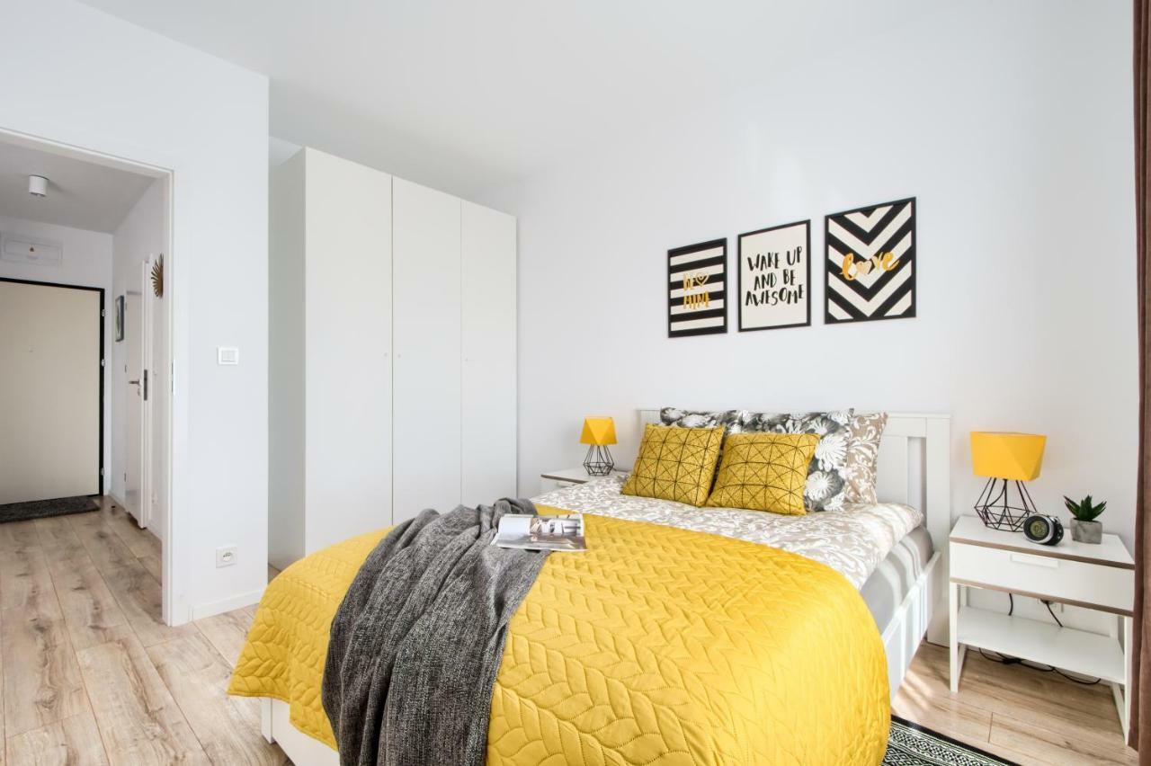 M&R Apartament Airport&Business Premium Komputerowa - Underground Garage - Free Wifi - Netflix - Self Check-In - 5 Min From Chopin Airport Varşova Dış mekan fotoğraf