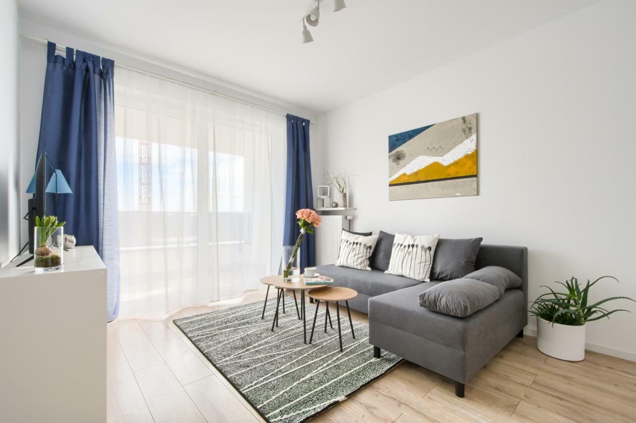 M&R Apartament Airport&Business Premium Komputerowa - Underground Garage - Free Wifi - Netflix - Self Check-In - 5 Min From Chopin Airport Varşova Dış mekan fotoğraf
