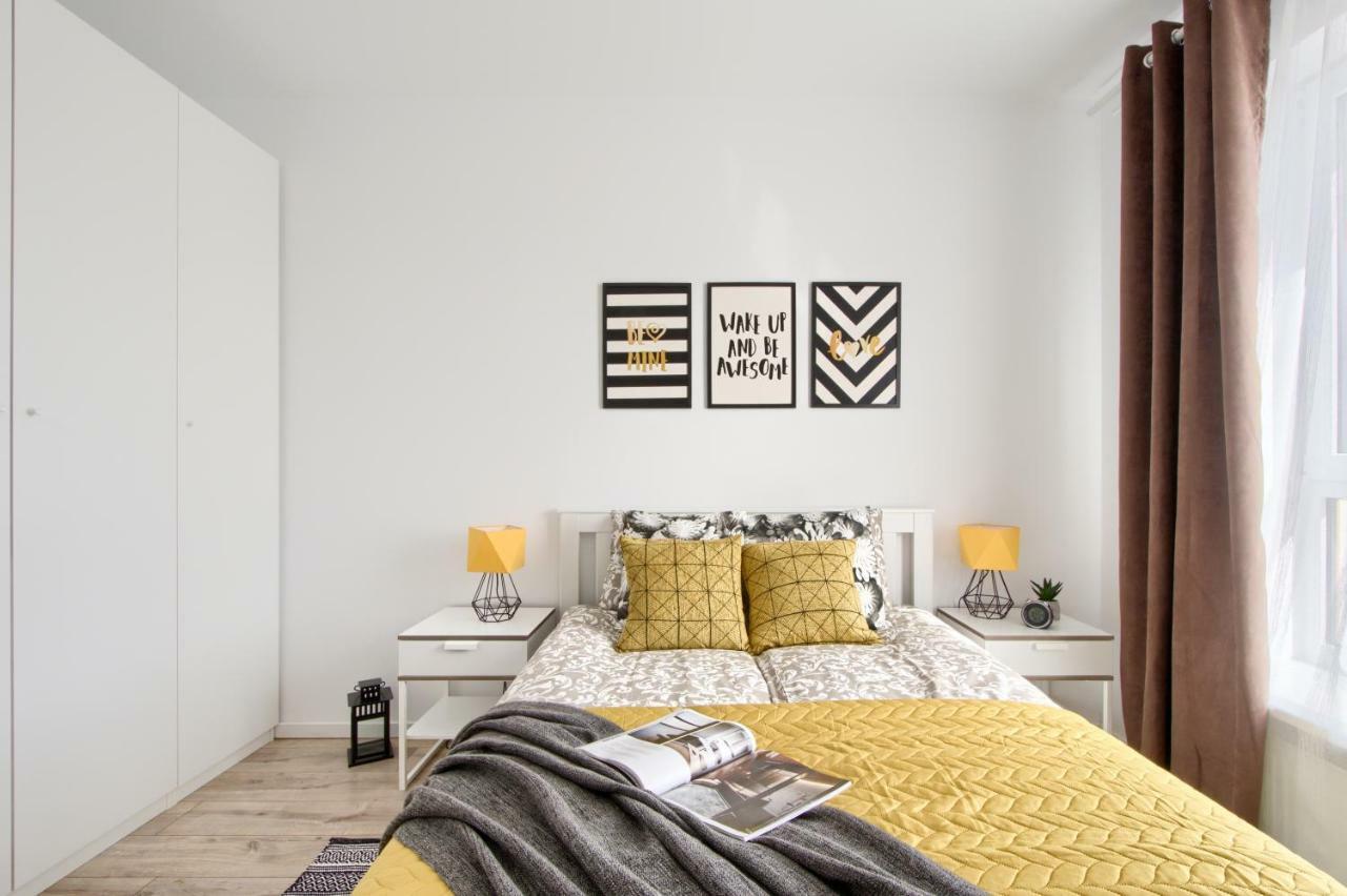 M&R Apartament Airport&Business Premium Komputerowa - Underground Garage - Free Wifi - Netflix - Self Check-In - 5 Min From Chopin Airport Varşova Dış mekan fotoğraf