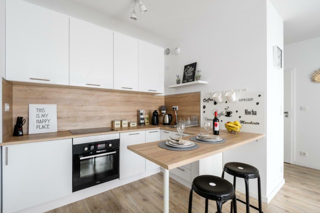 M&R Apartament Airport&Business Premium Komputerowa - Underground Garage - Free Wifi - Netflix - Self Check-In - 5 Min From Chopin Airport Varşova Dış mekan fotoğraf