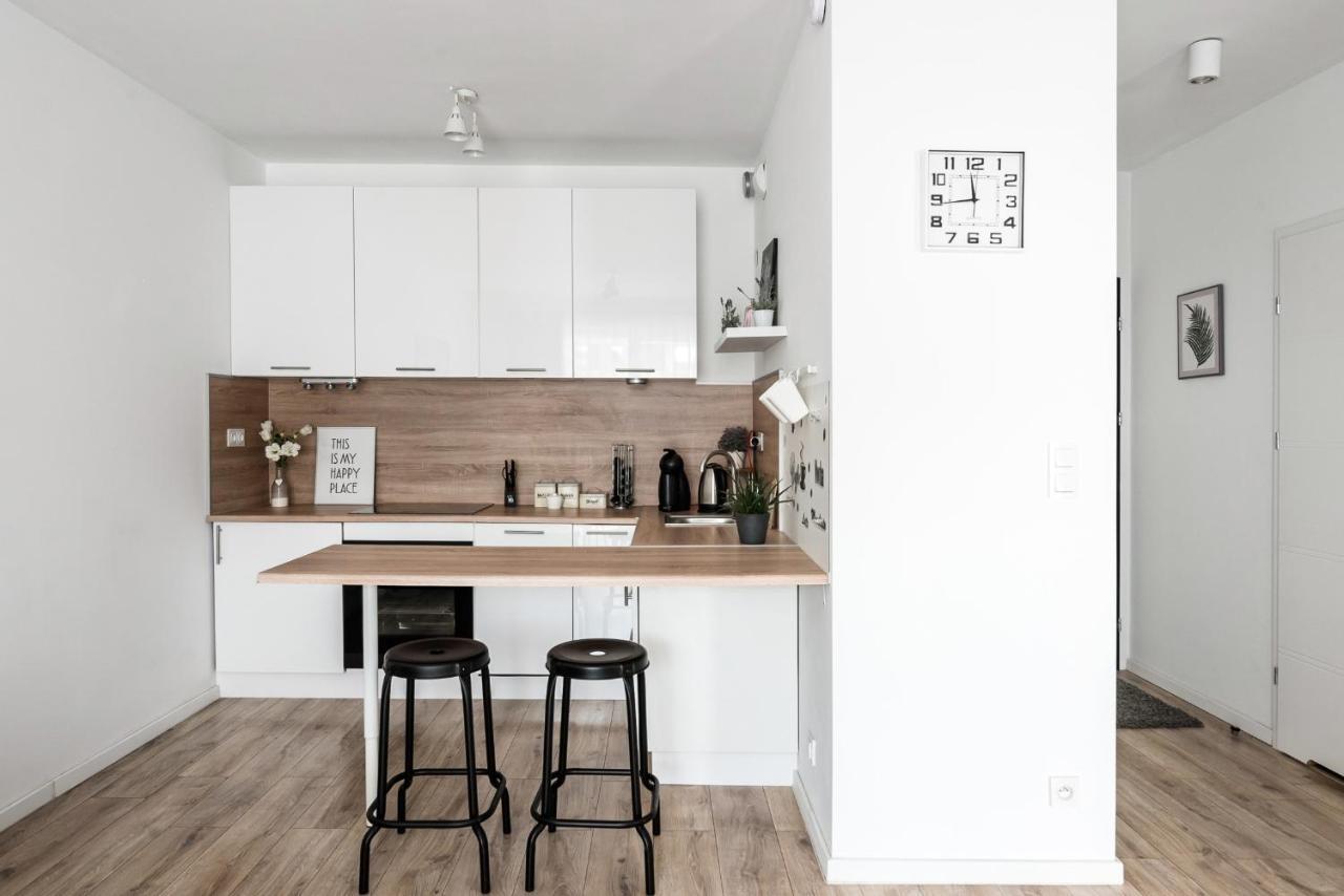 M&R Apartament Airport&Business Premium Komputerowa - Underground Garage - Free Wifi - Netflix - Self Check-In - 5 Min From Chopin Airport Varşova Dış mekan fotoğraf
