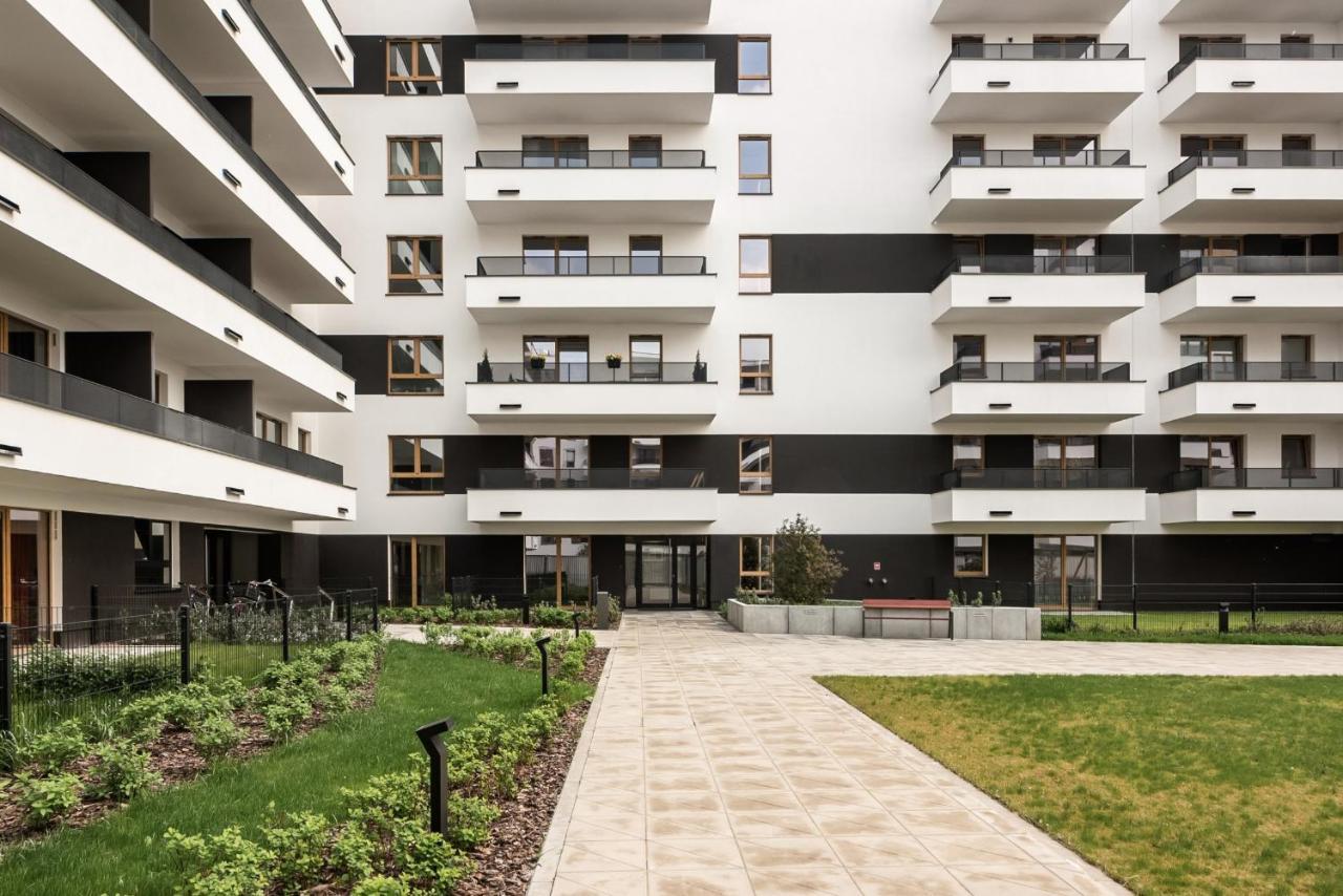 M&R Apartament Airport&Business Premium Komputerowa - Underground Garage - Free Wifi - Netflix - Self Check-In - 5 Min From Chopin Airport Varşova Dış mekan fotoğraf